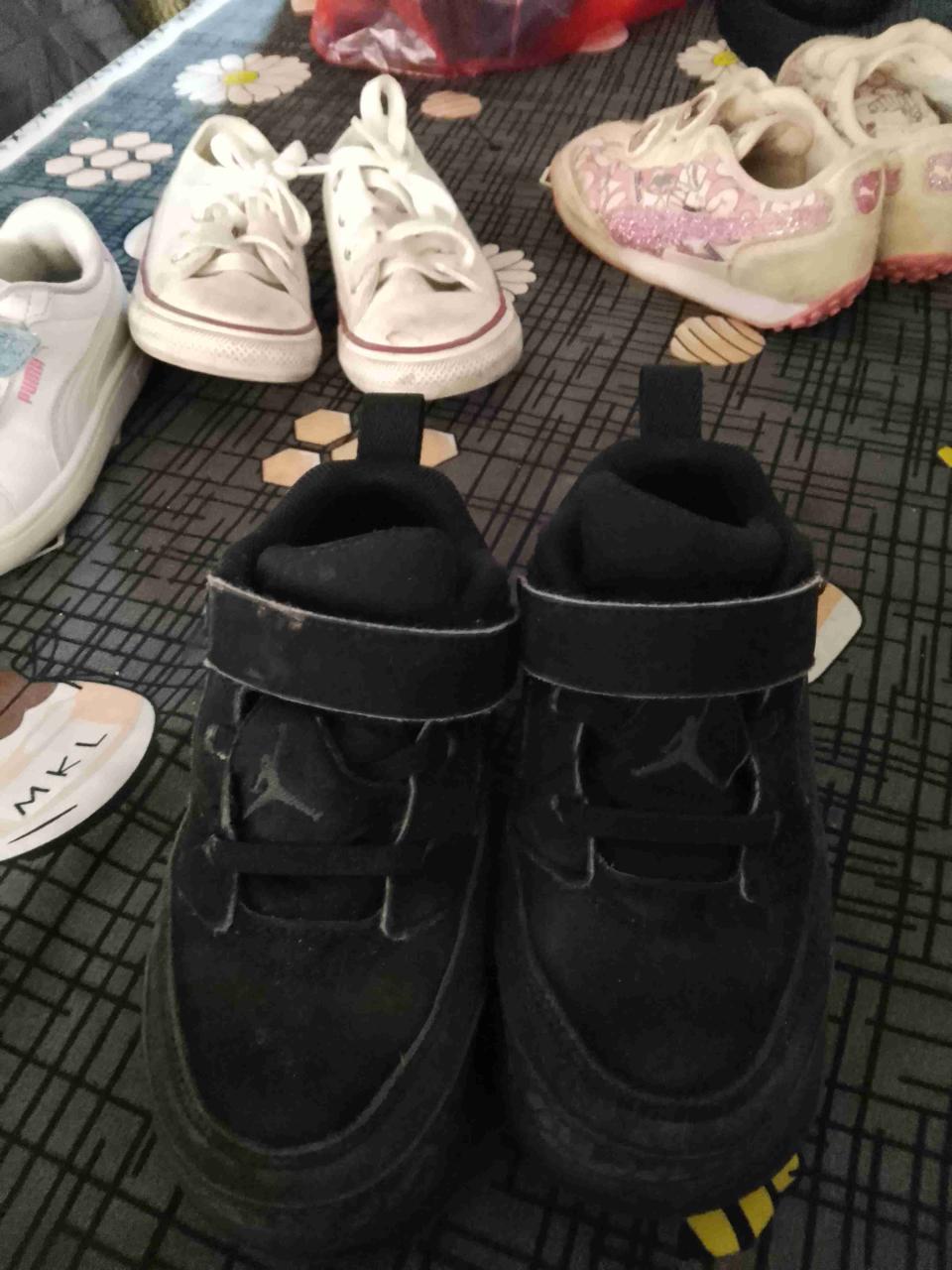 Zapatillas negras para niñ@ - miniatura 3