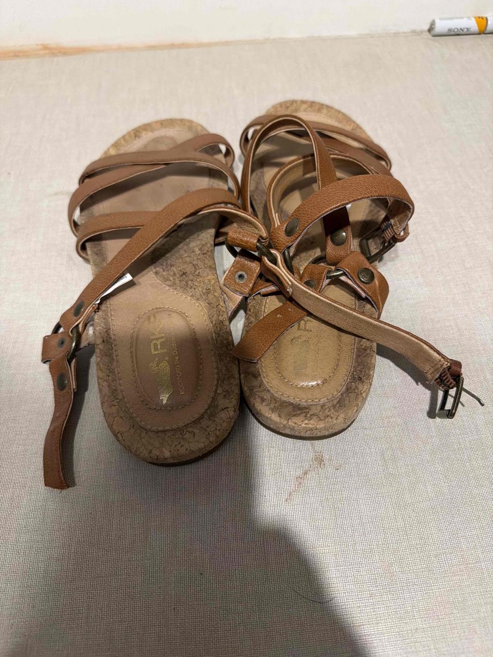 Sandalias planas marrón cuero - miniatura 2