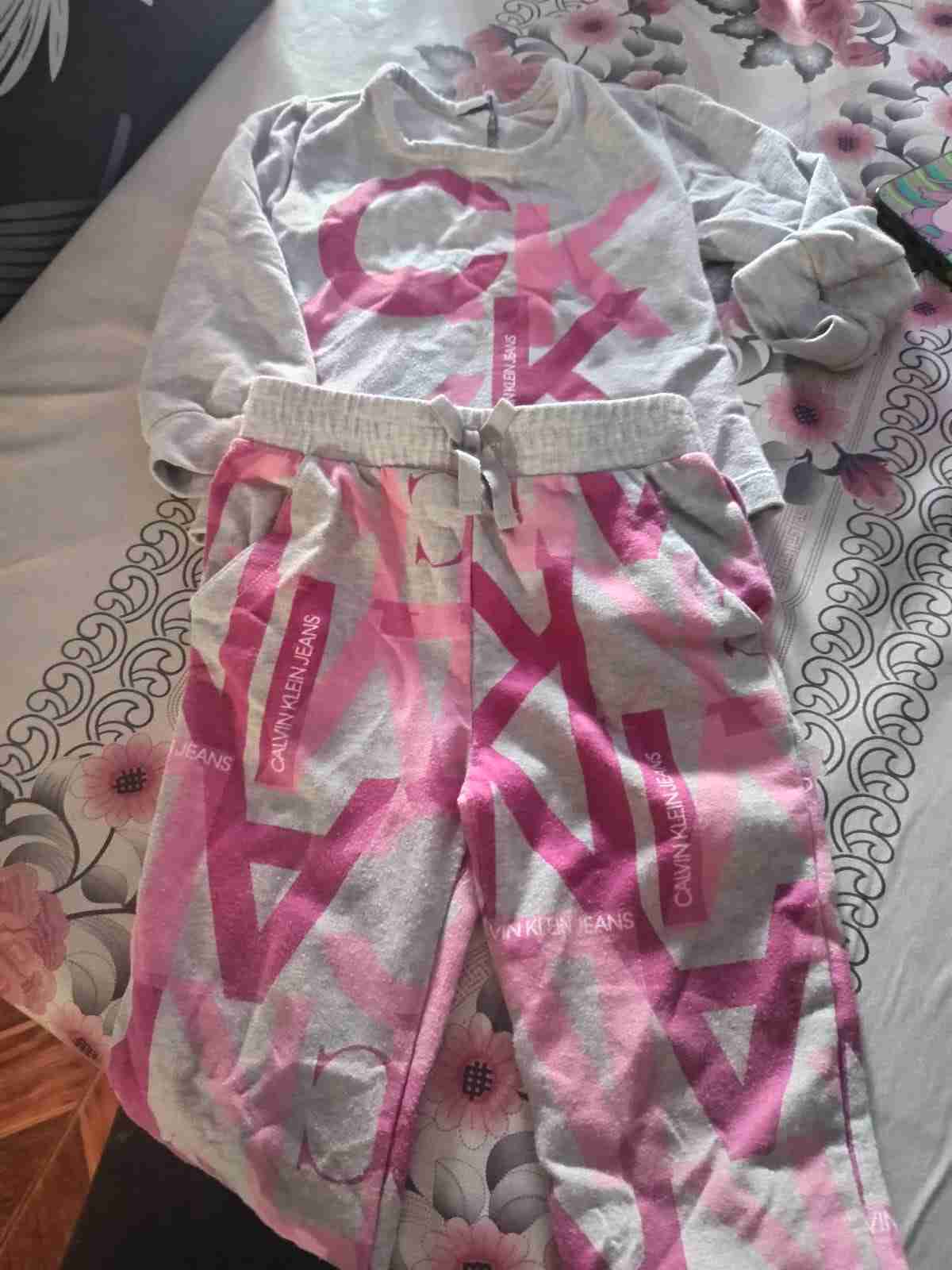Buzo  gris y rosa CK Calvin Klein - miniatura 2
