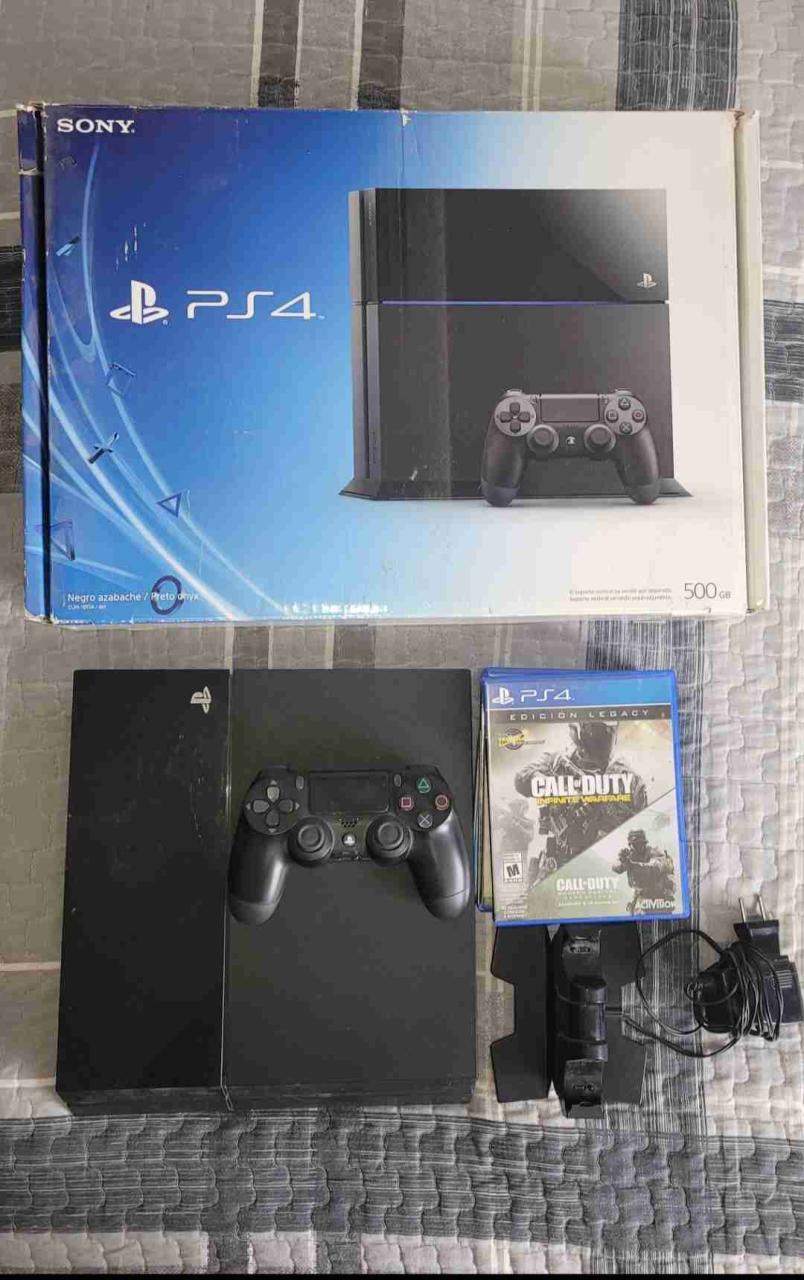 Consola PS4, detalles en la descripción - miniatura 1