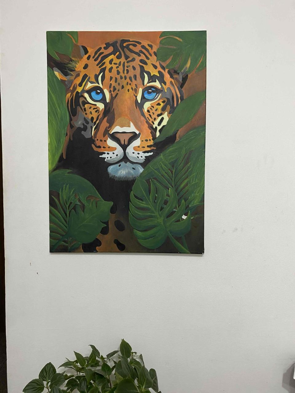Cuadro de leopardo con hojas