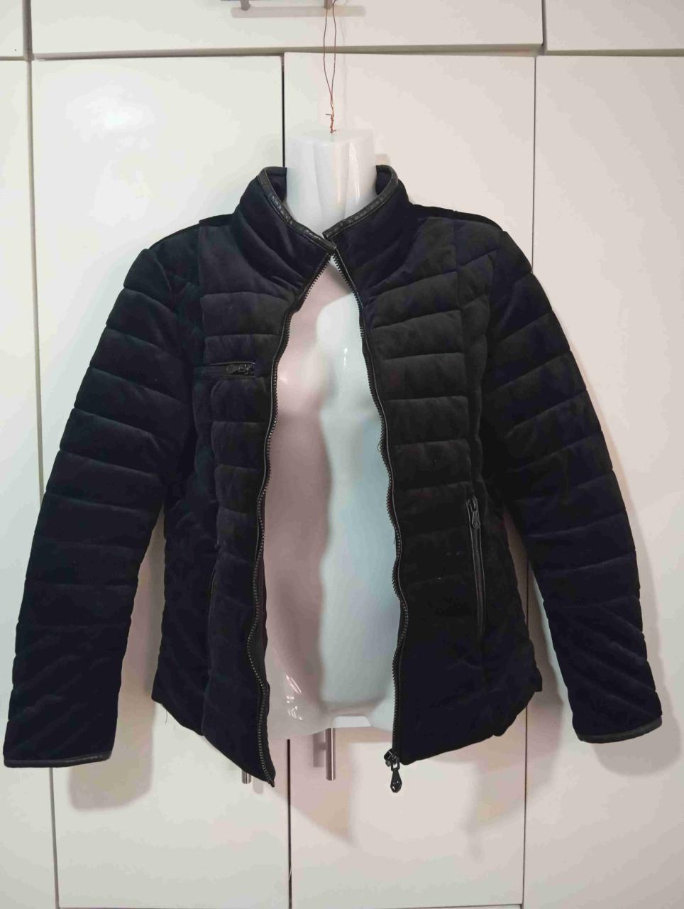 Chaqueta acolchada negra. marca JJO.Talla M - miniatura 2
