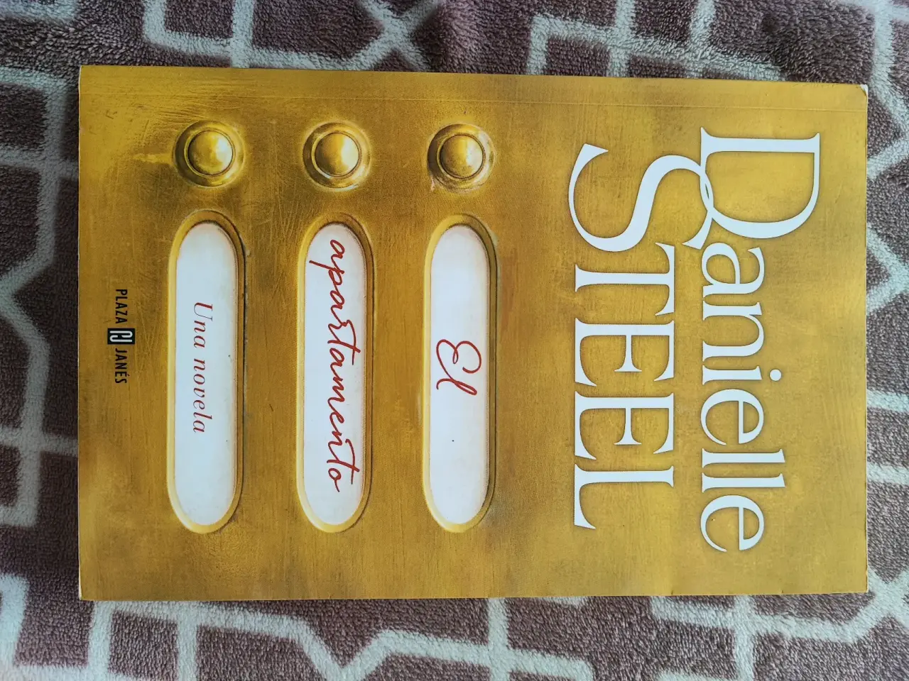 Libro 'El Apartamento' de Danielle Steel - miniatura 1