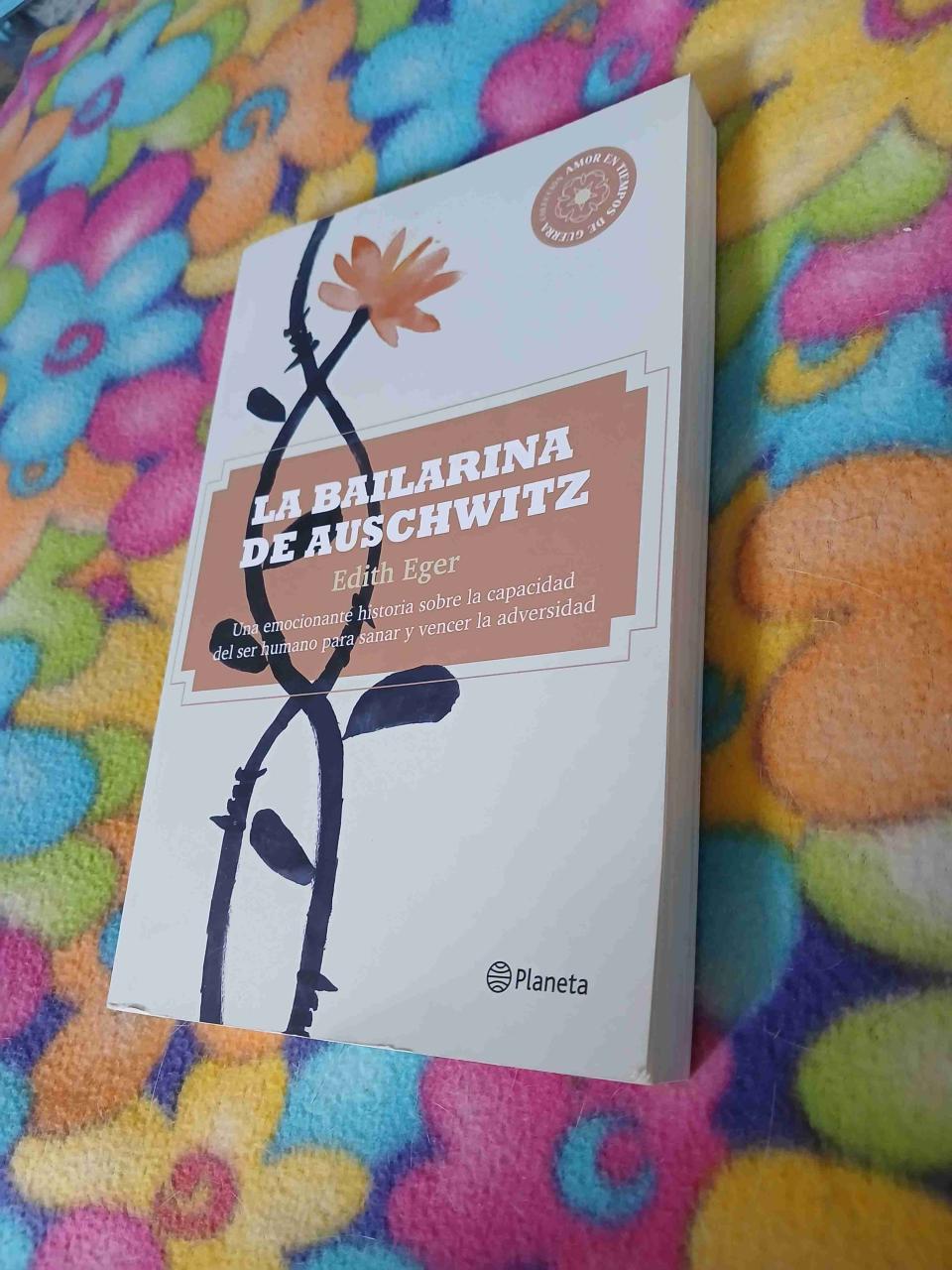 Libro 'La Bailarina de Auschwitz' - miniatura 2