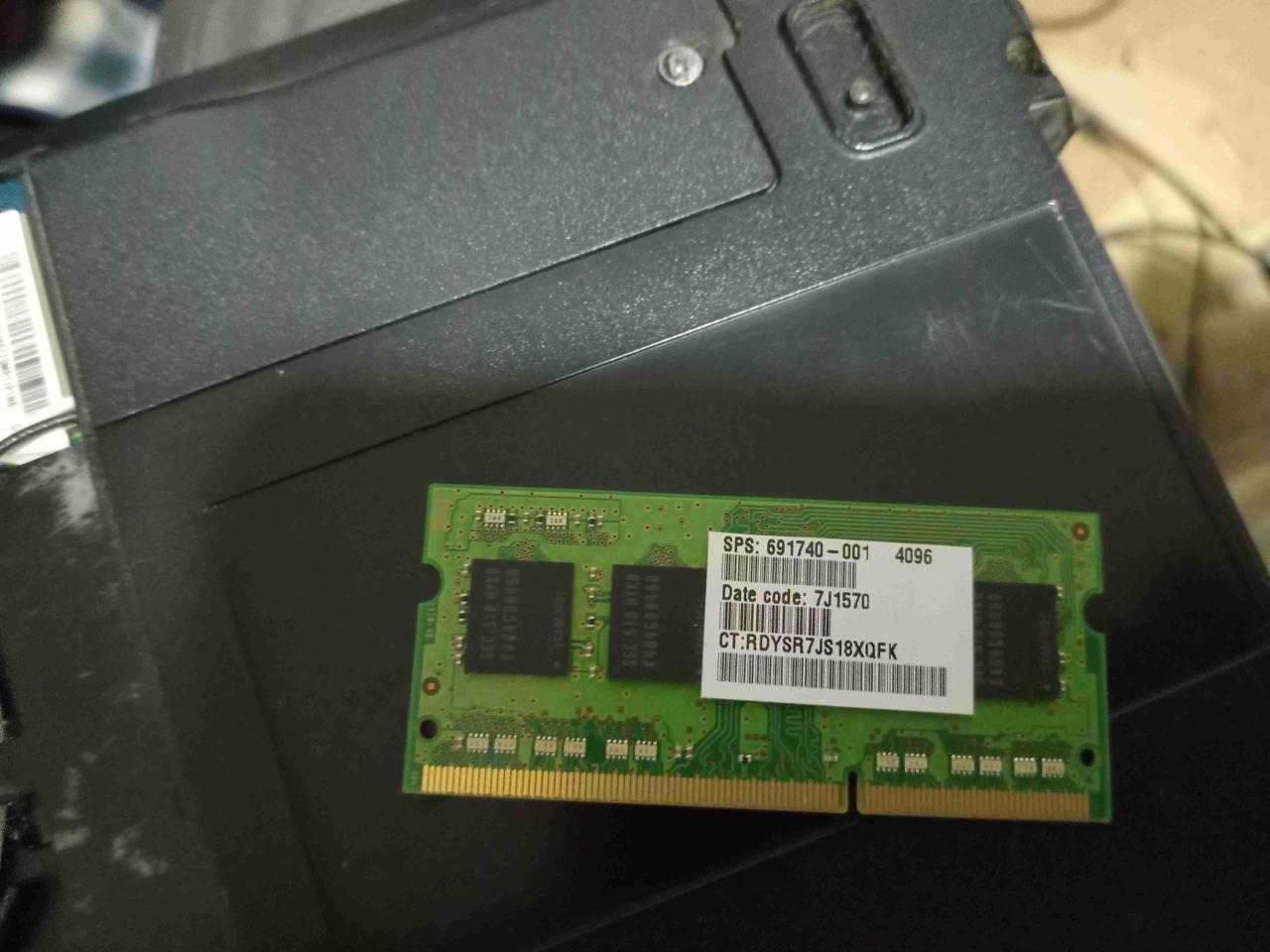 Memoria RAM Samsung 4GB - miniatura 2