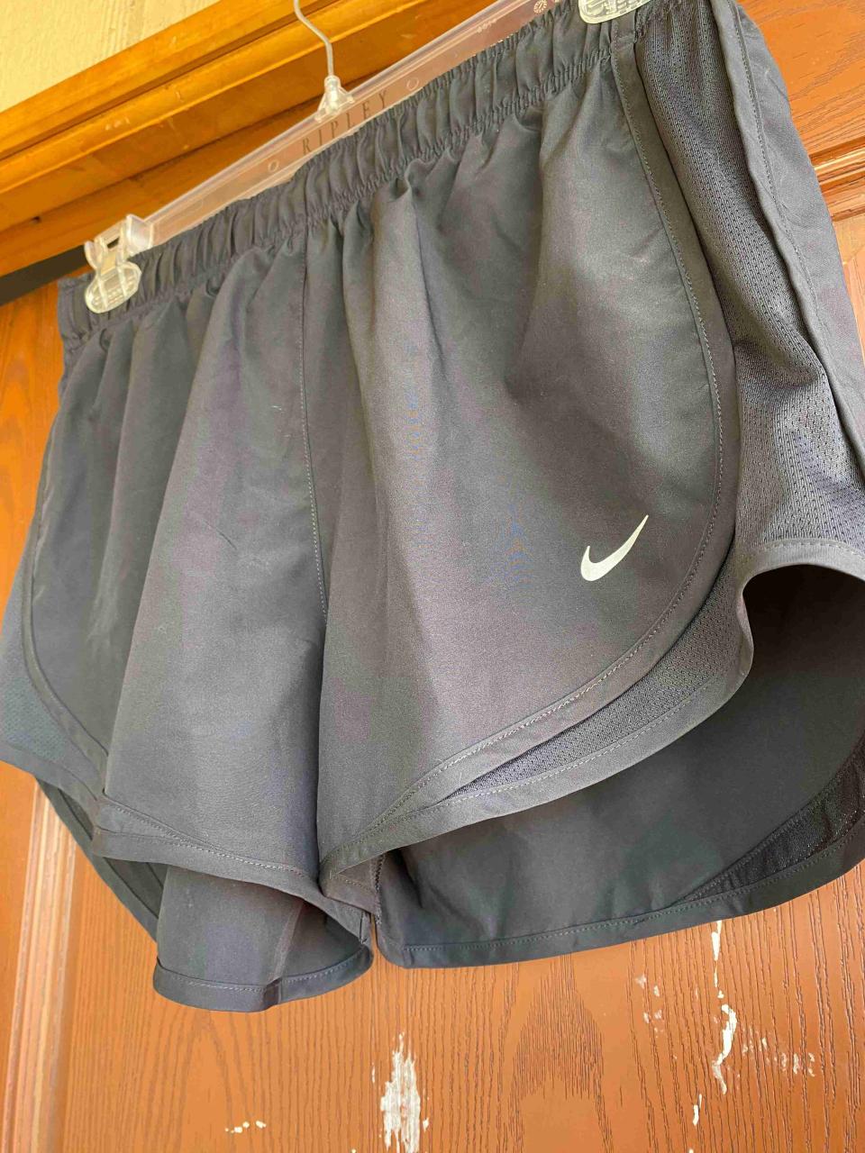 Shorts deportivos negros Nike - miniatura 2