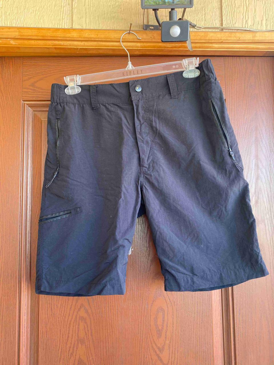 Shorts negros con cierre lateral - miniatura 1
