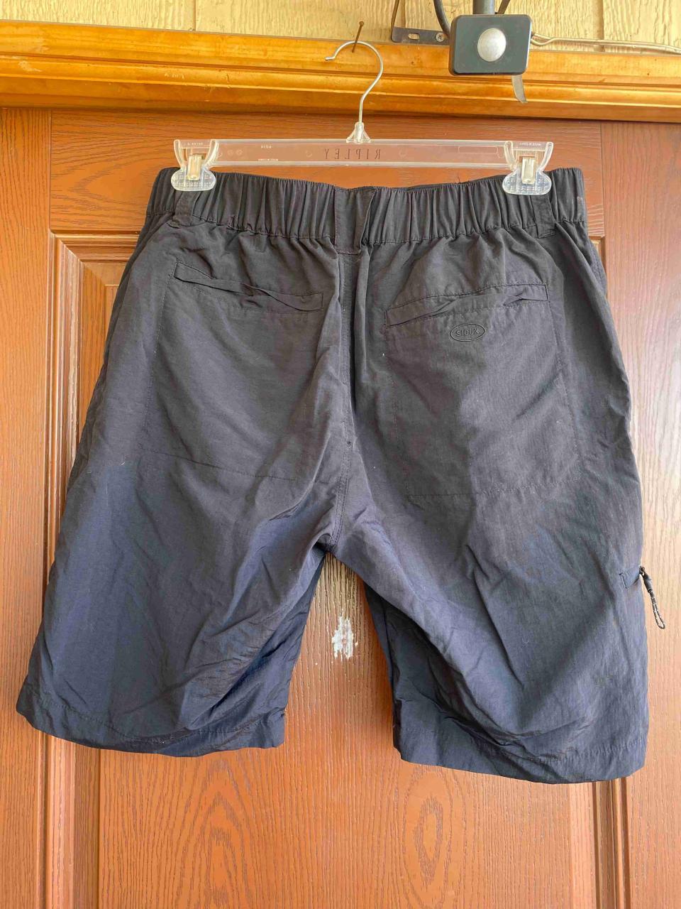Shorts negros con cierre lateral - miniatura 2