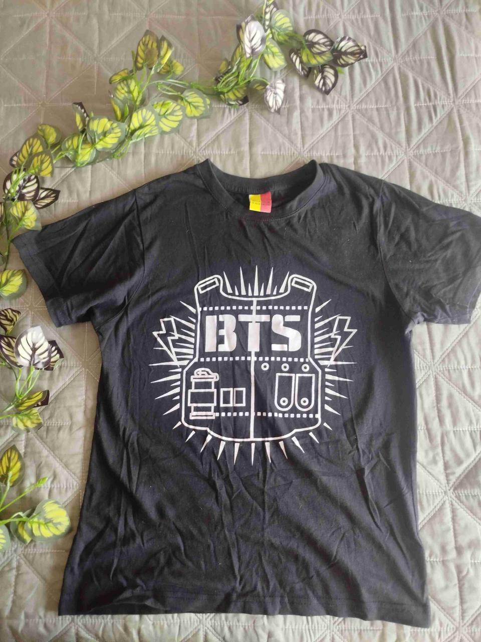 Polera negra BTS estampada - miniatura 1