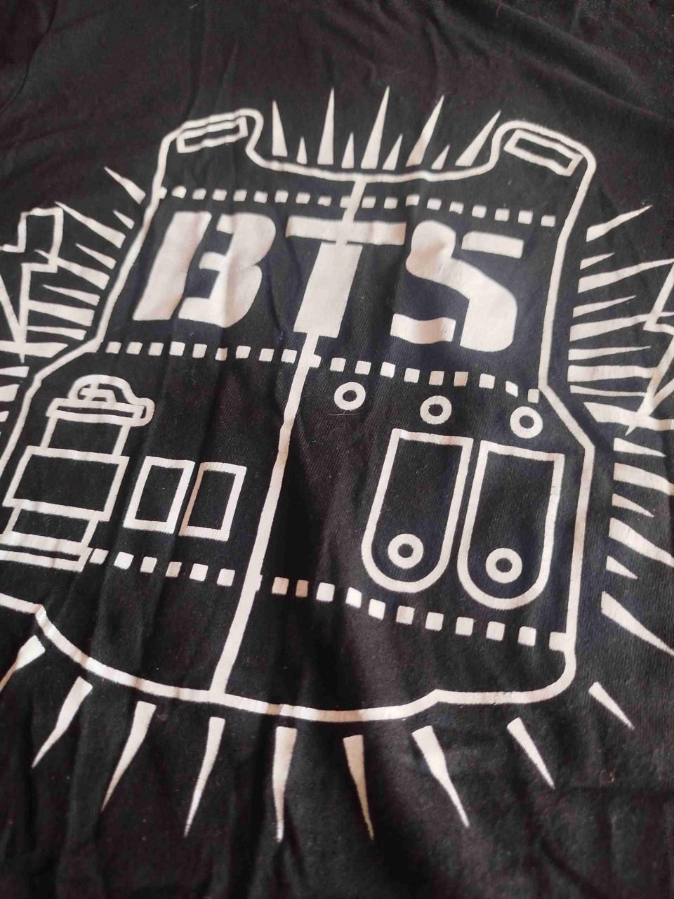 Polera negra BTS estampada - miniatura 3