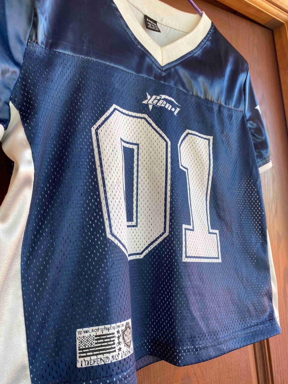 Polera deportiva azul con número - miniatura 2