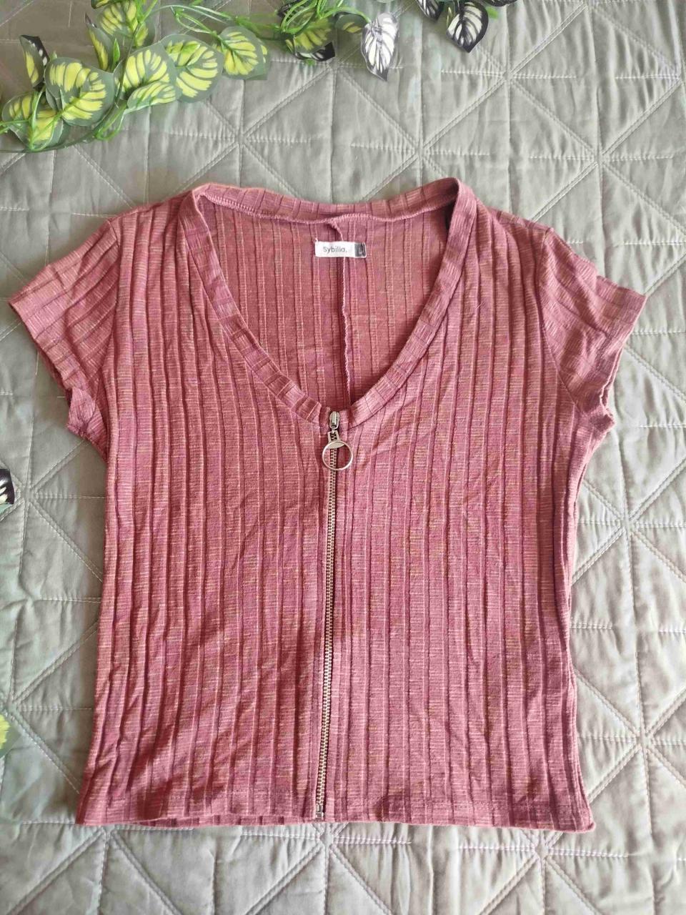Polera rosa con cierre - miniatura 1