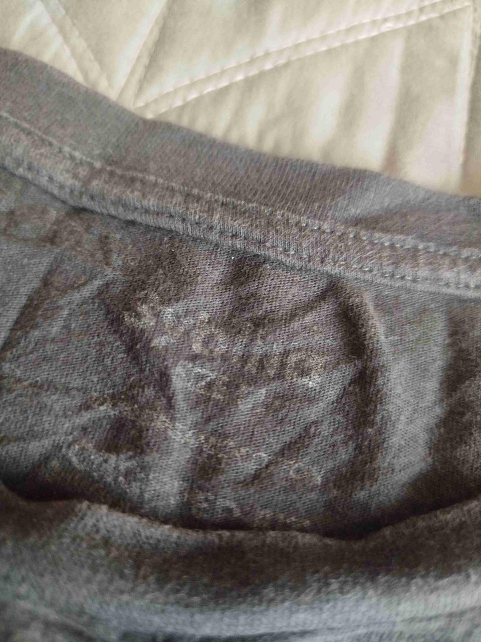 Polera negra con diseño 'Seoul' - miniatura 2