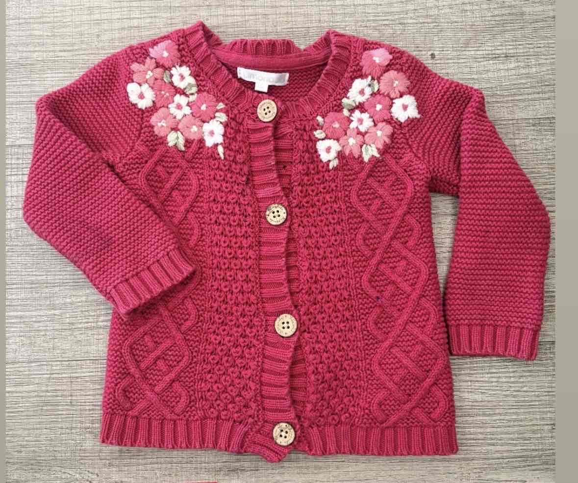 Cárdigan limonada rosa con flores bordadas