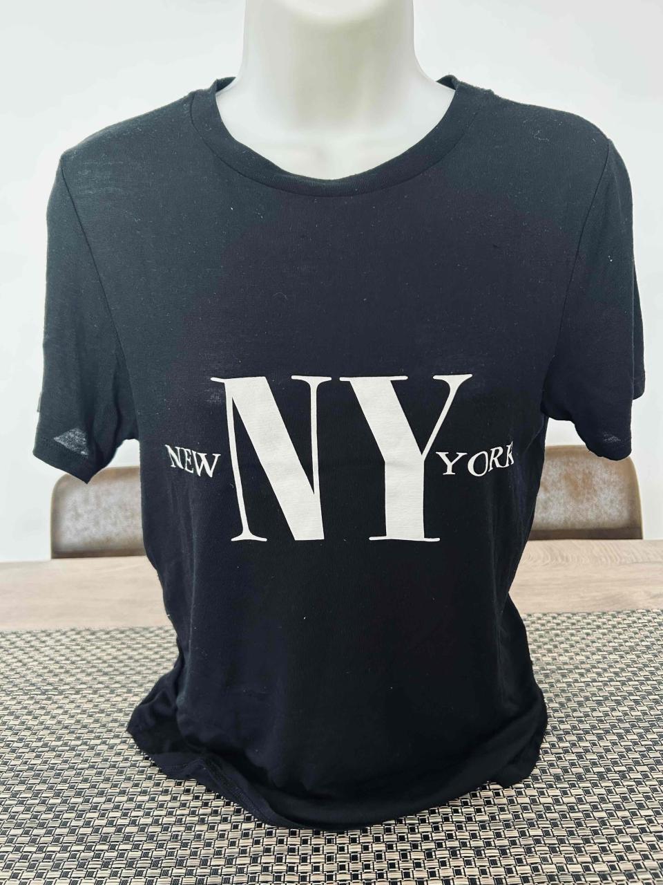 Polera negra estampado NY - miniatura 1