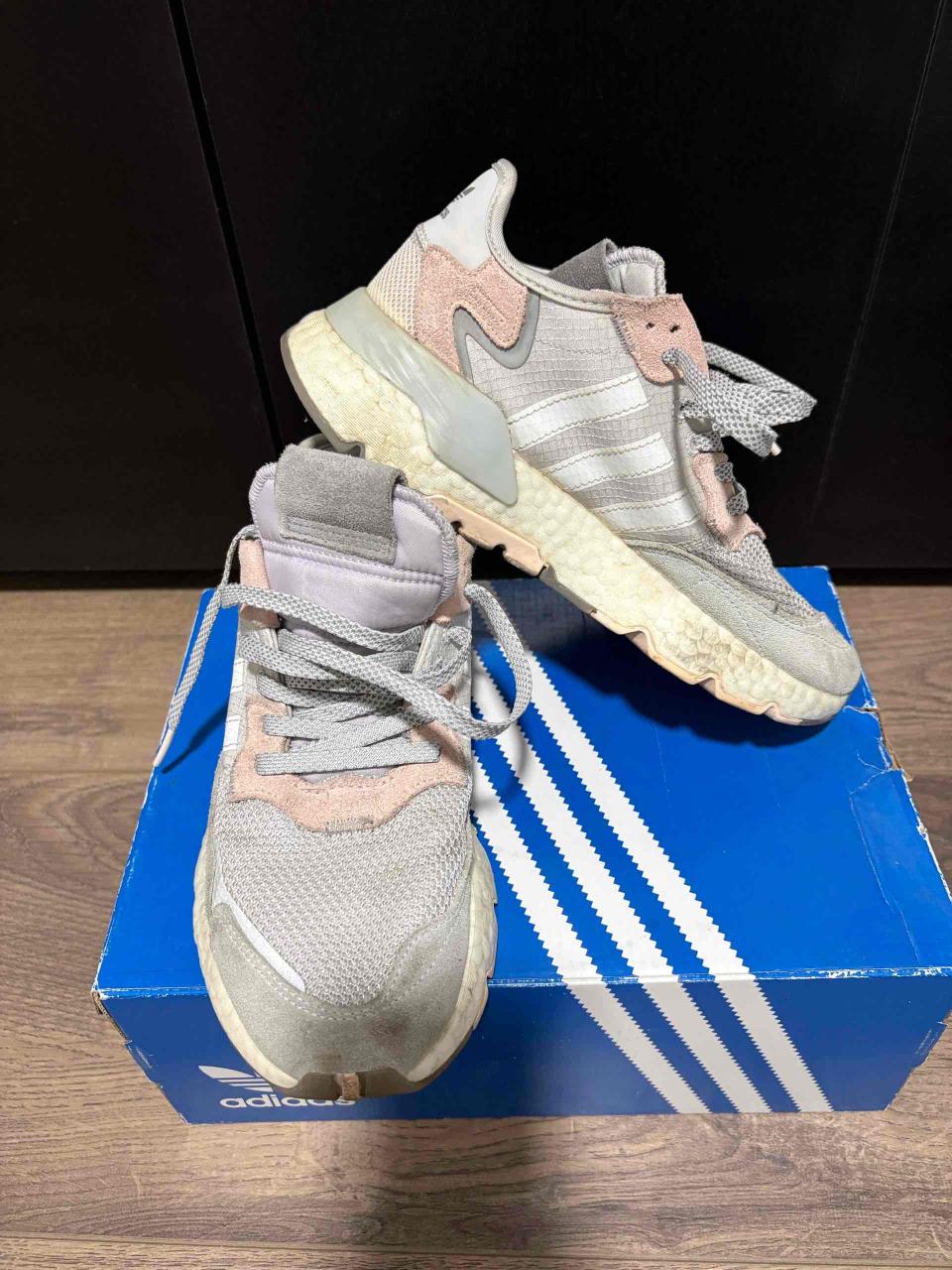 Zapatillas Adidas grises y rosas - miniatura 1