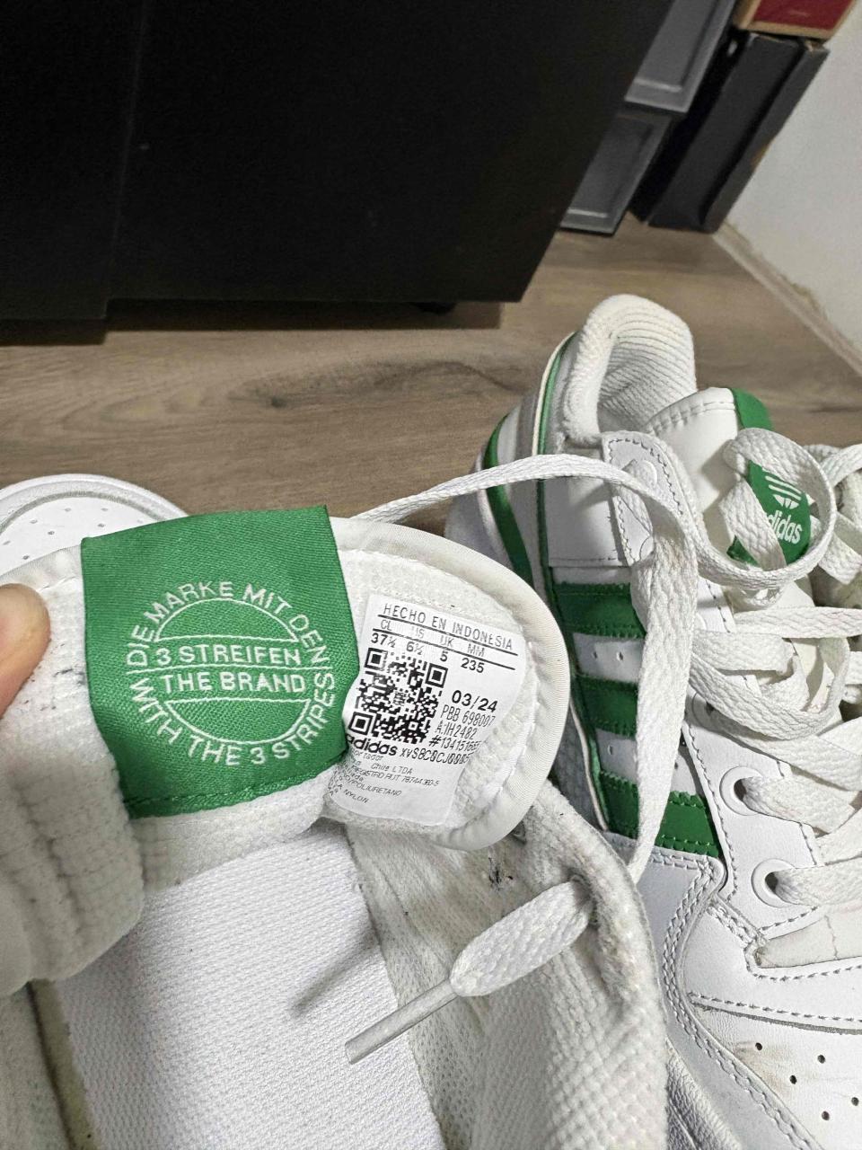 Zapatillas Adidas blancas y verdes unisex - miniatura 3