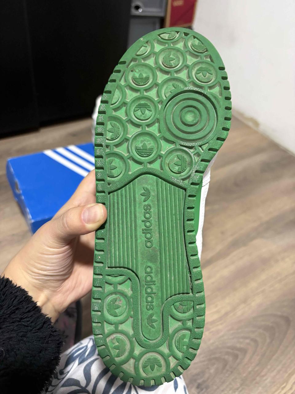 Zapatillas Adidas blancas y verdes unisex - miniatura 5