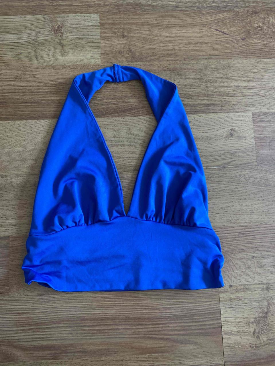 Top azul escote halter