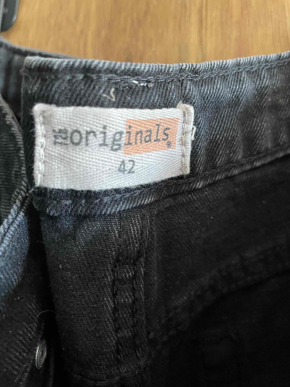 Jeans negros nuevos - miniatura 3