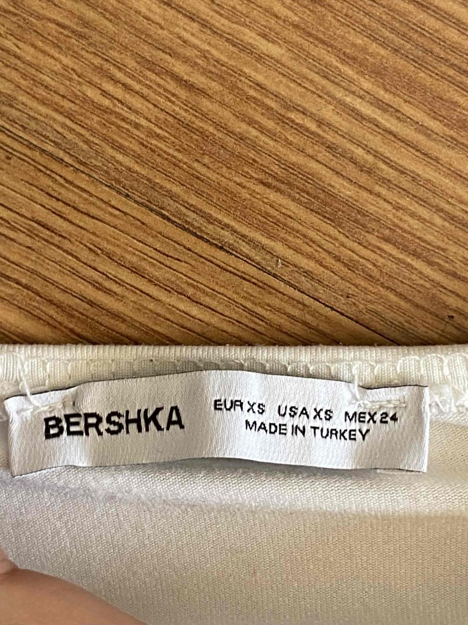 Top strapless blanco Bershka - miniatura 2