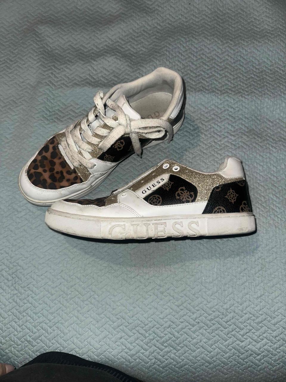Zapatillas Guess con estampado animal - miniatura 1