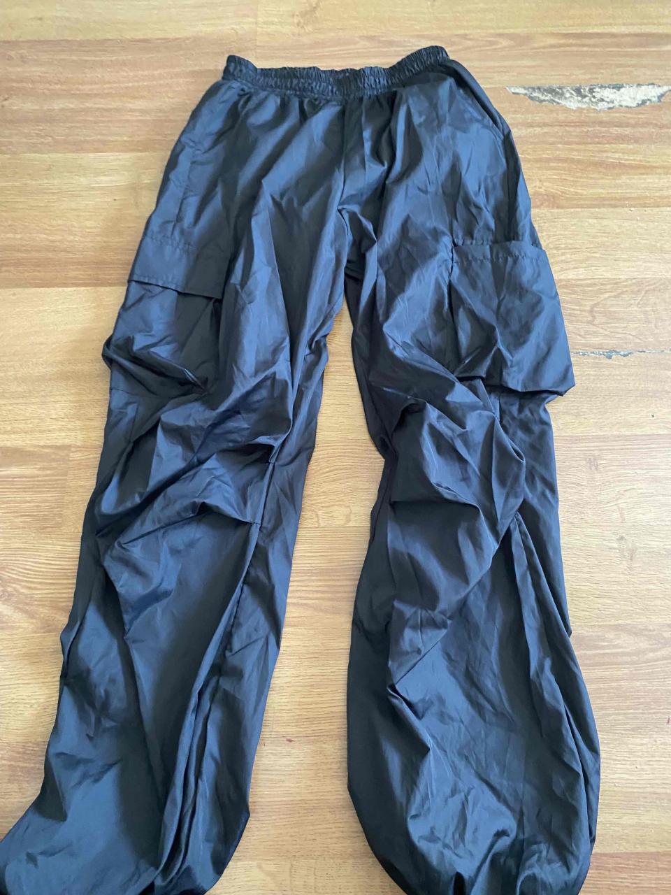 Pantalón cargo negro