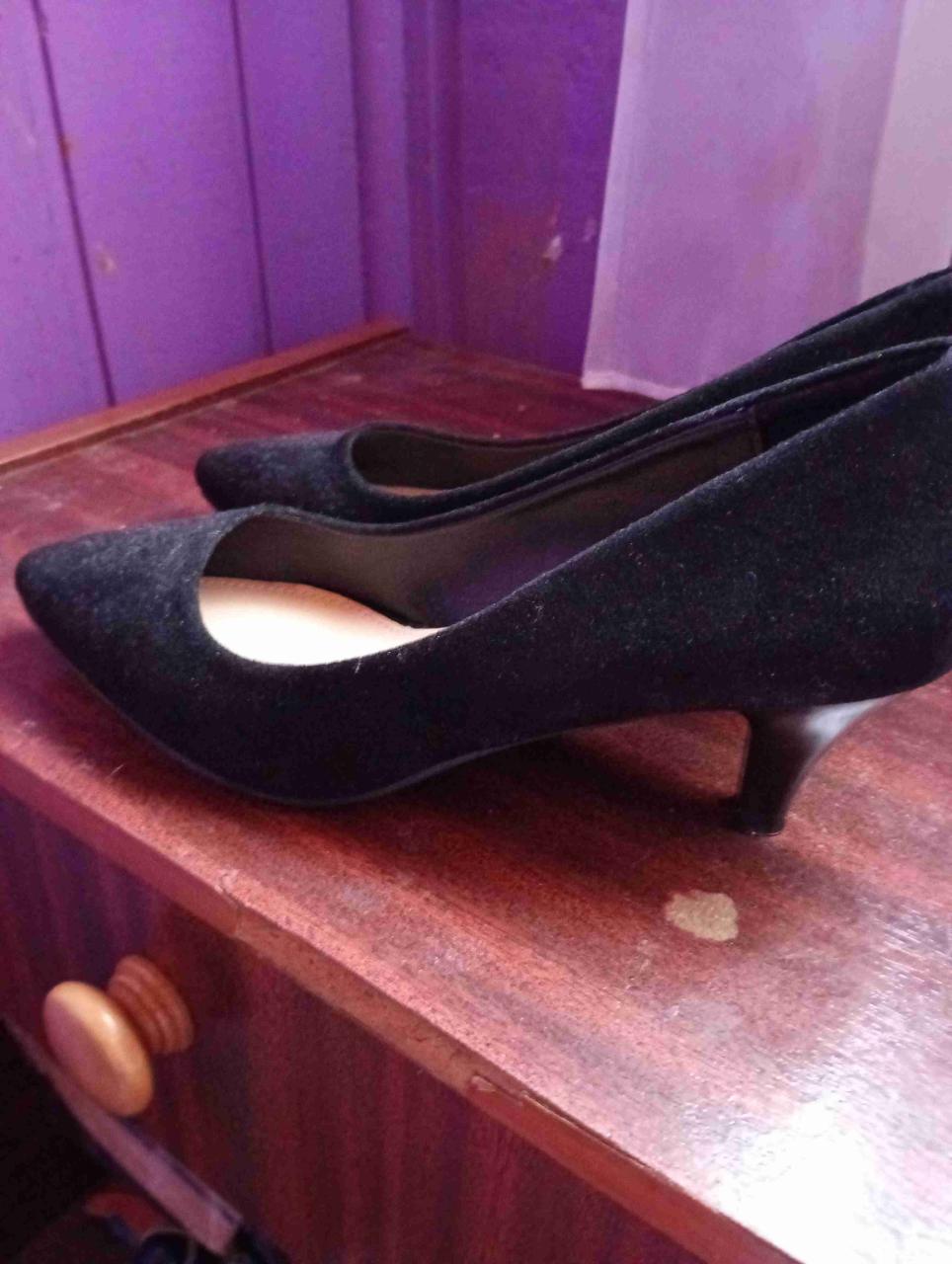 Zapatos de tacón alto negros - miniatura 2