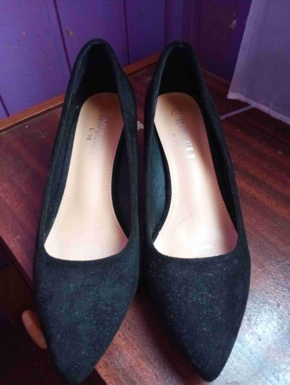 Zapatos de tacón alto negros - miniatura 3