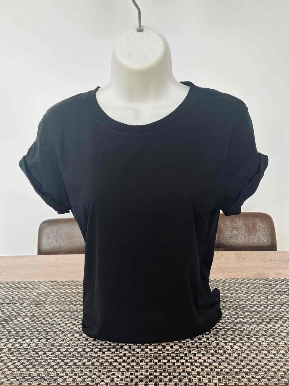 Polera negra básica - miniatura 1