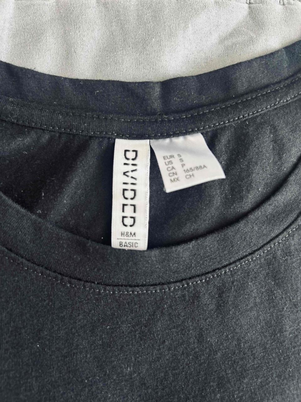 Polera negra básica - miniatura 3