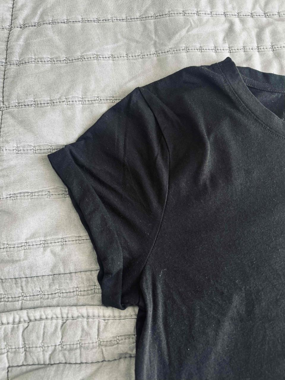 Polera negra básica - miniatura 4