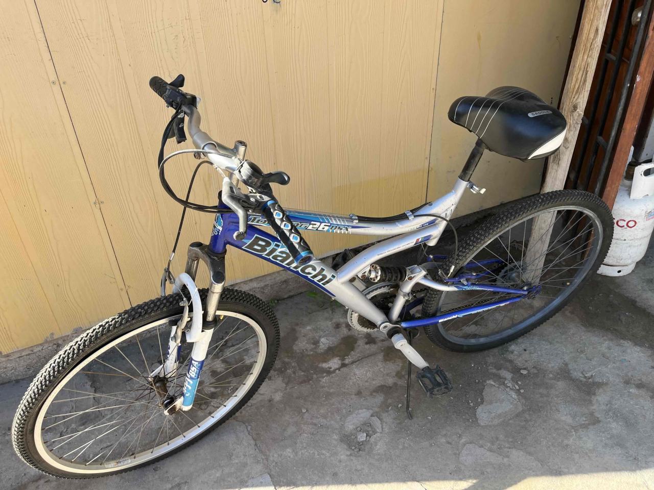 Bicicleta mountain bike azul Aro 26 - miniatura 2