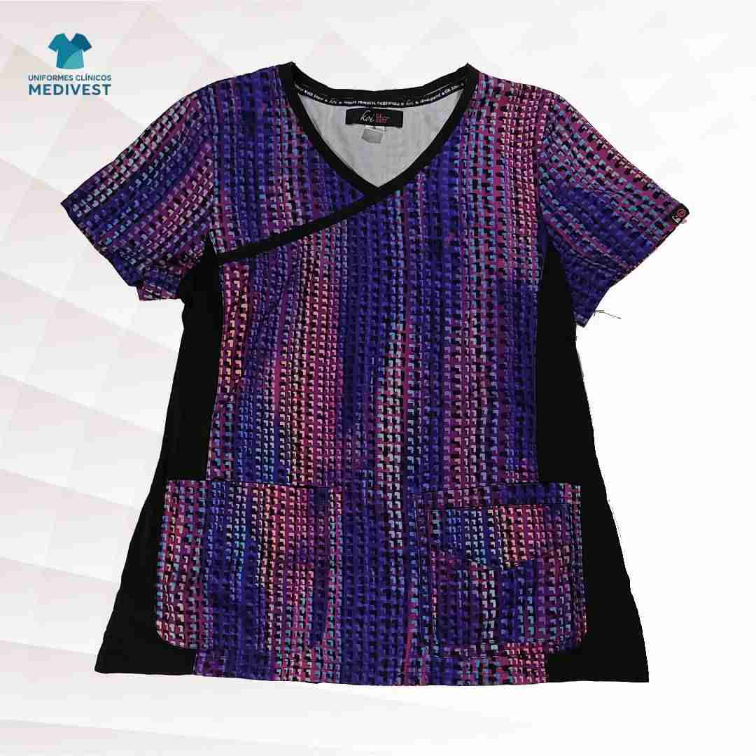 Blusa médica estampada morada - miniatura 1