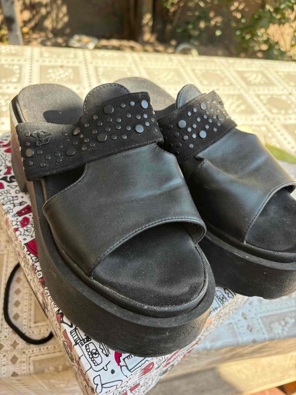 Sandalias negras con plataforma