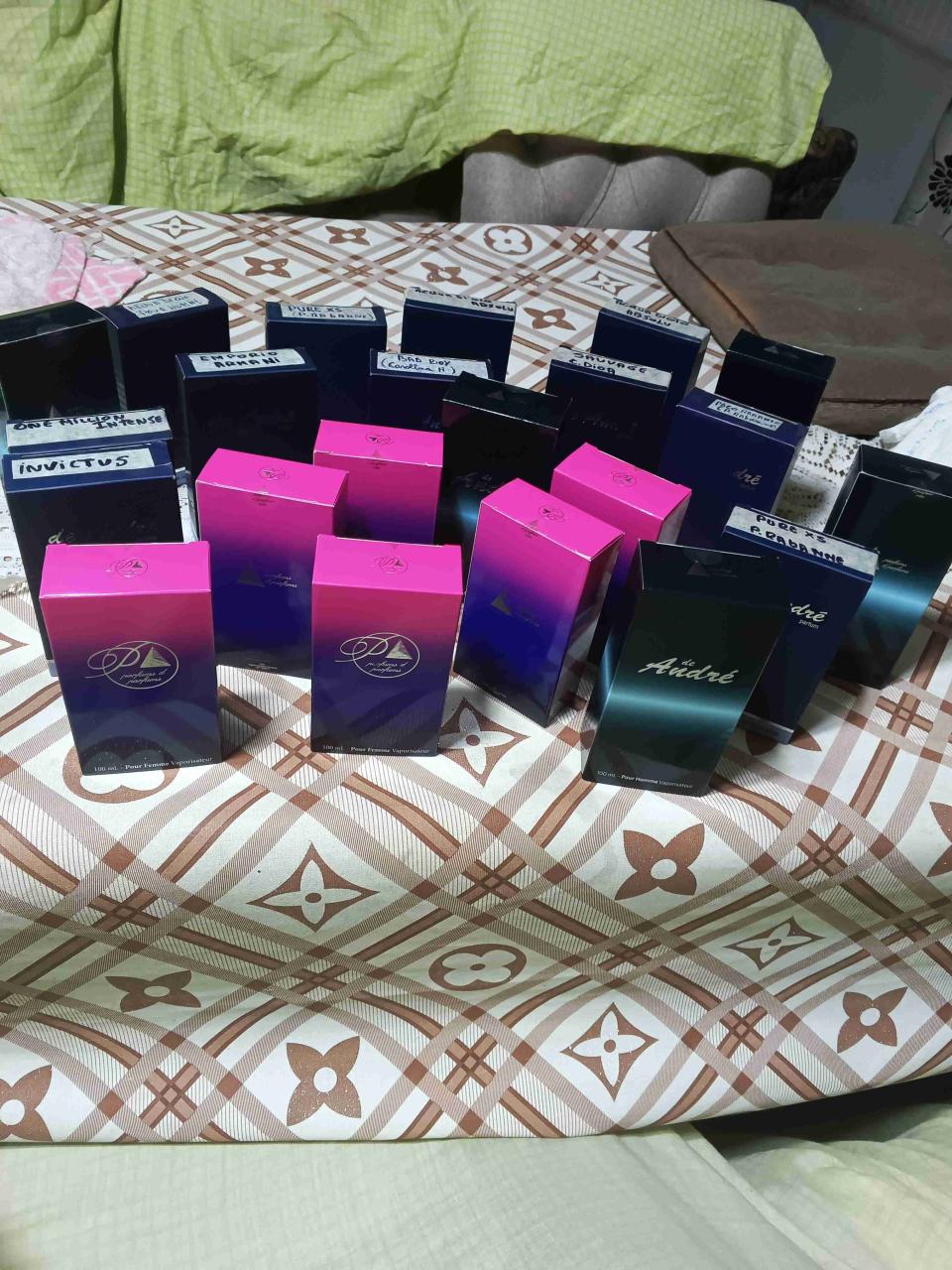 Perfumes dama y varón - miniatura 1