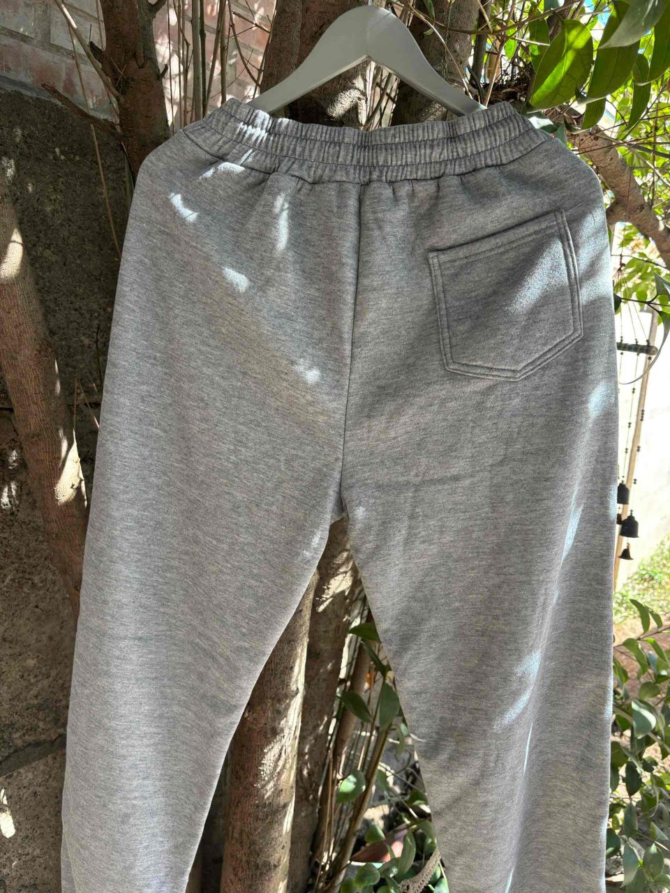Pantalones deportivos grises - miniatura 2