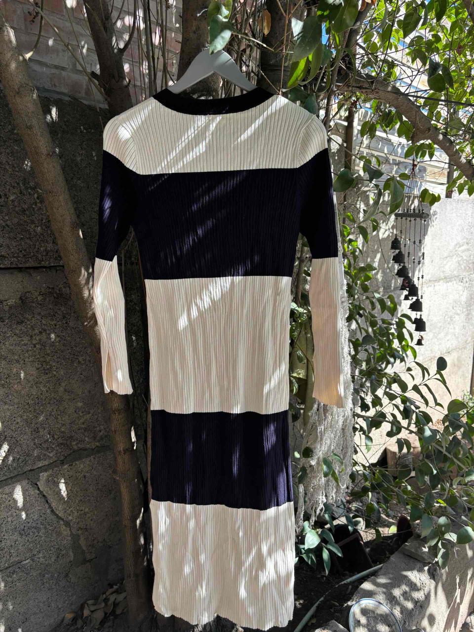 Vestido de rayas blanco y negro - miniatura 3