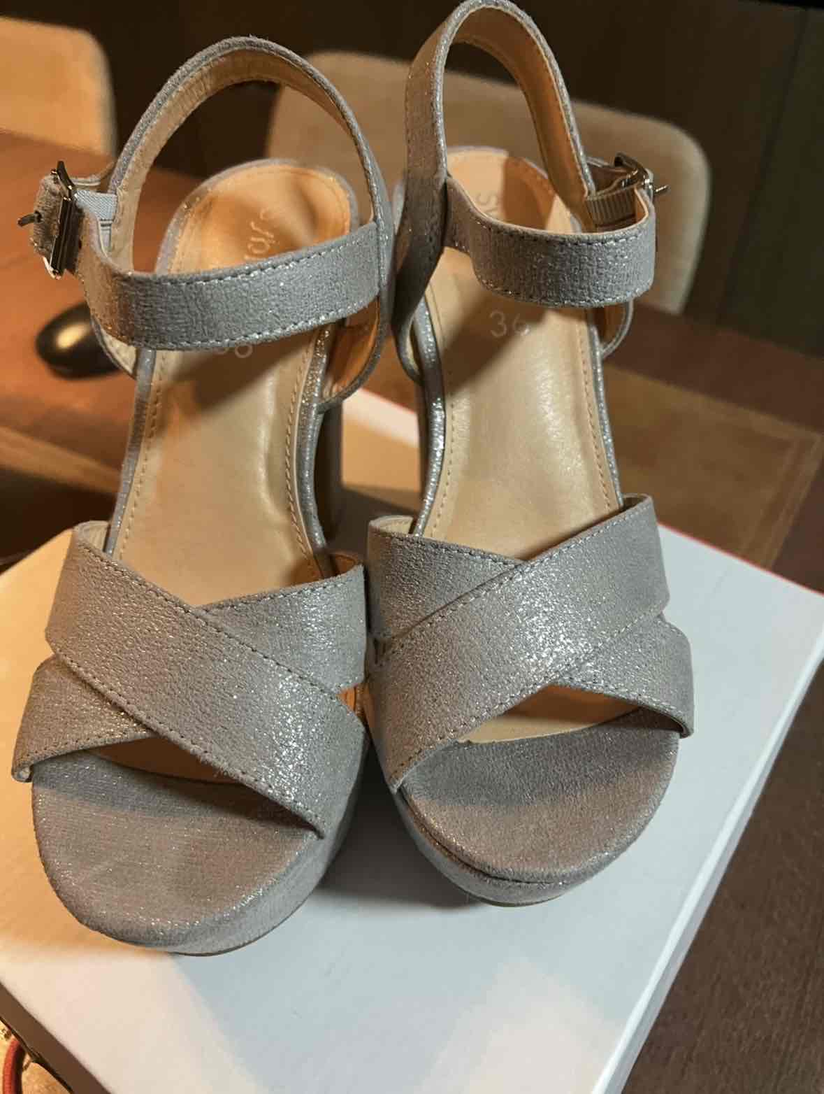 Sandalias Nuevas Sin uso plateadas - miniatura 2