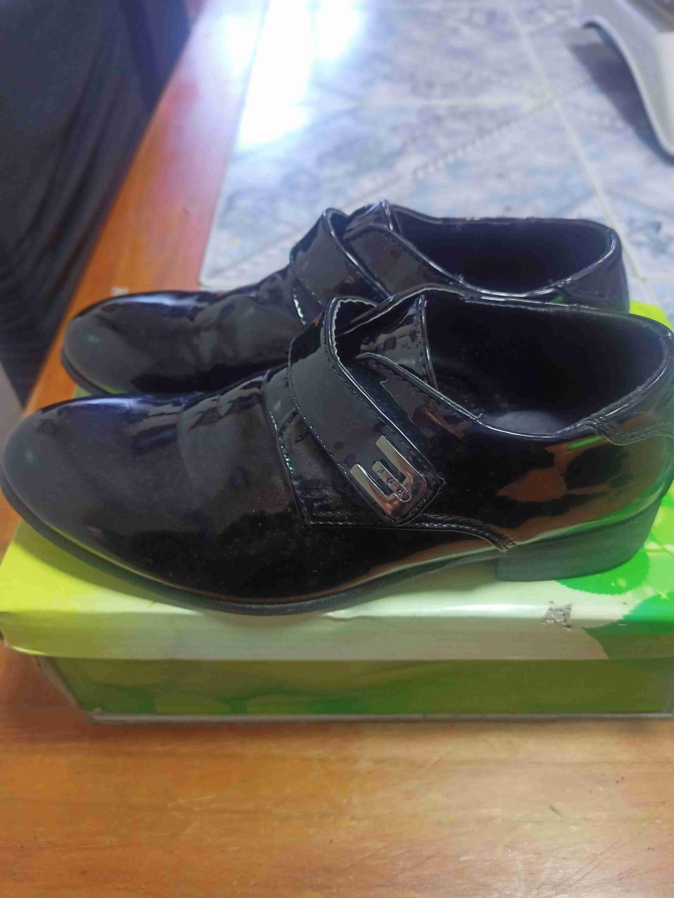 Zapatos de charol negros número 33 - miniatura 2