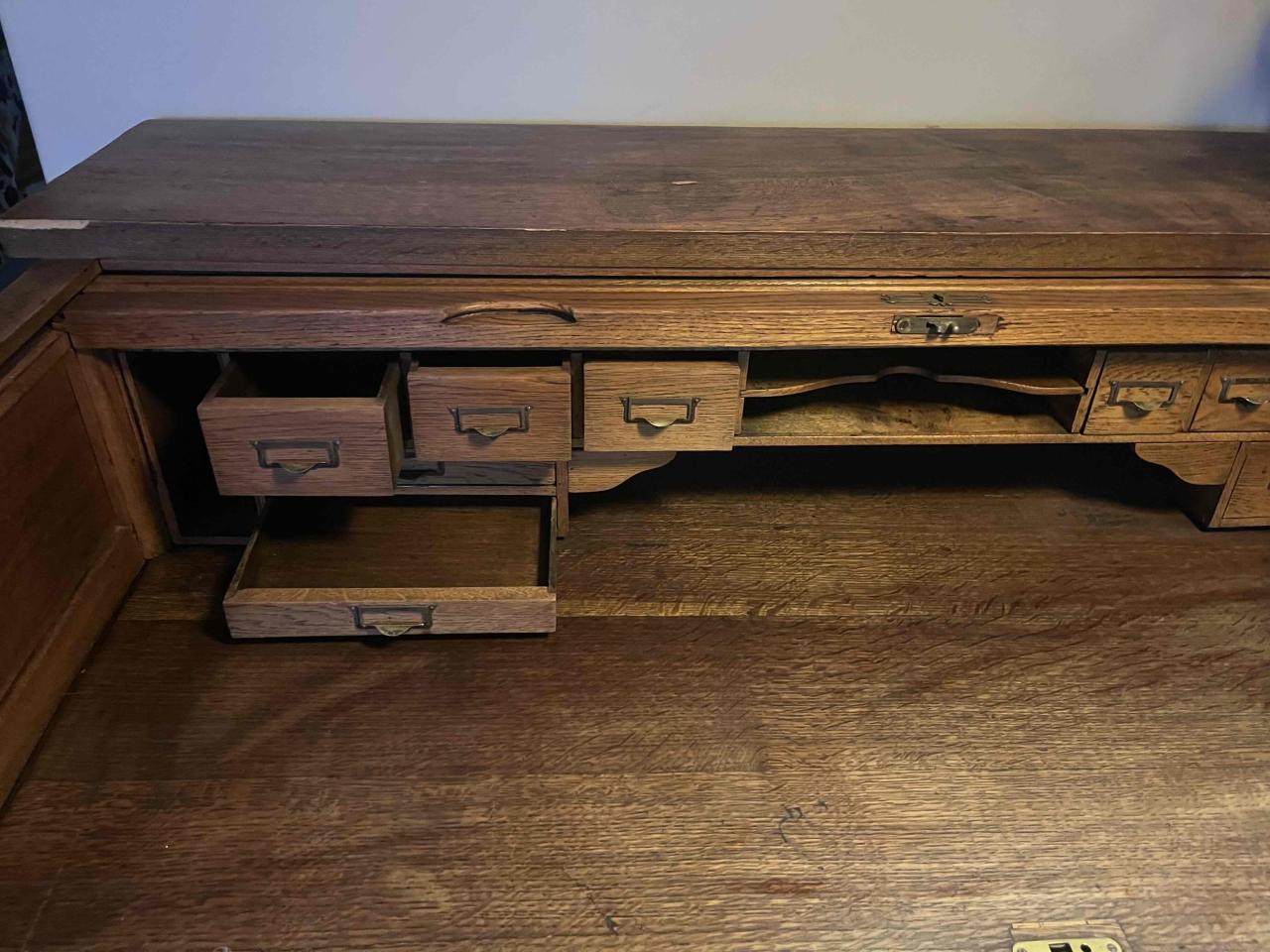 Escritorio antiguo de pino oregon - miniatura 4