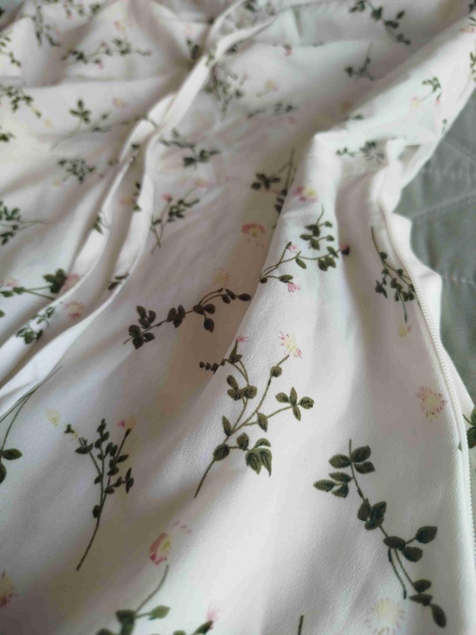 Vestido blanco con estampado floral - miniatura 3