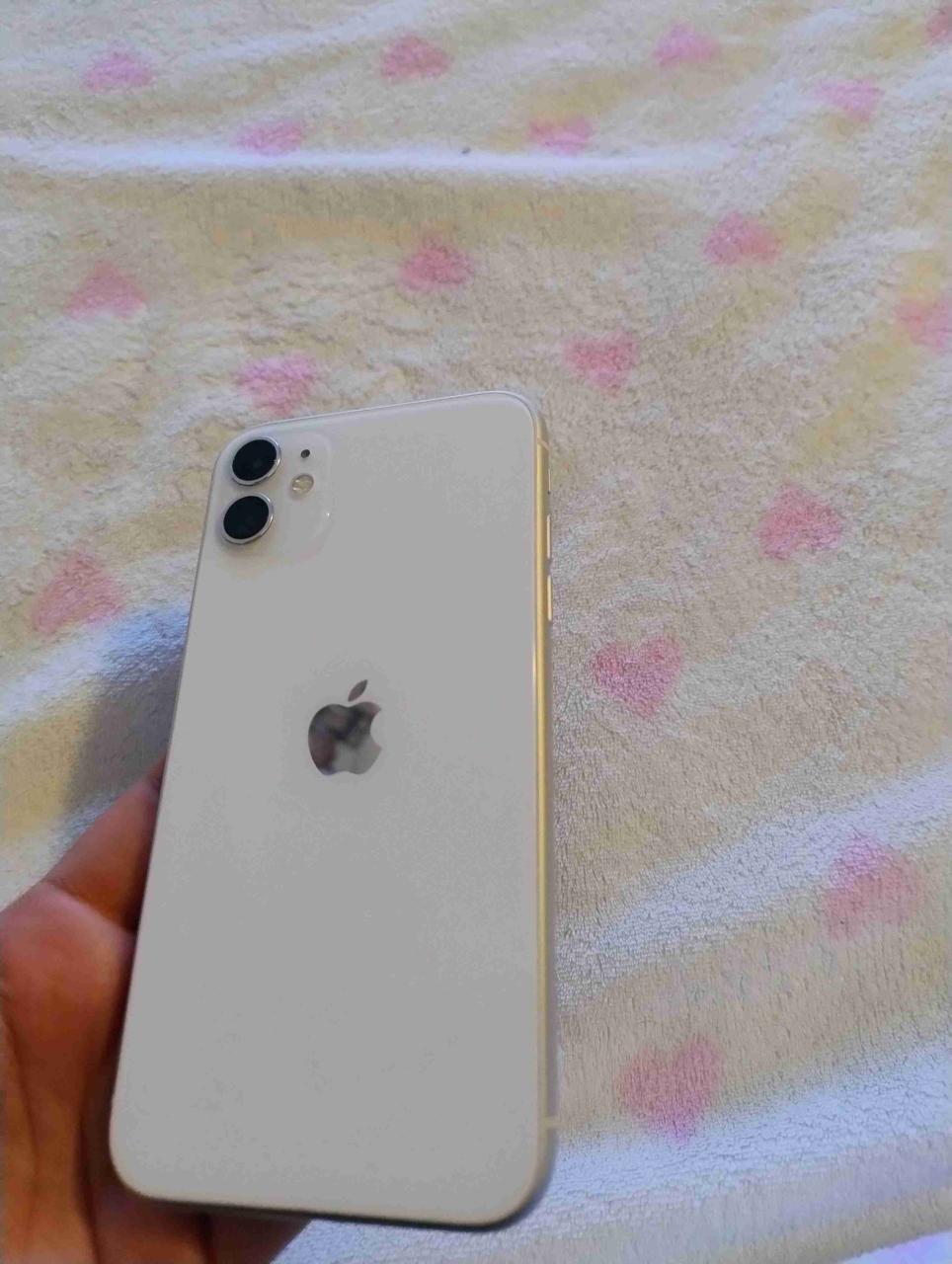 iPhone blanco en buen estado - miniatura 1