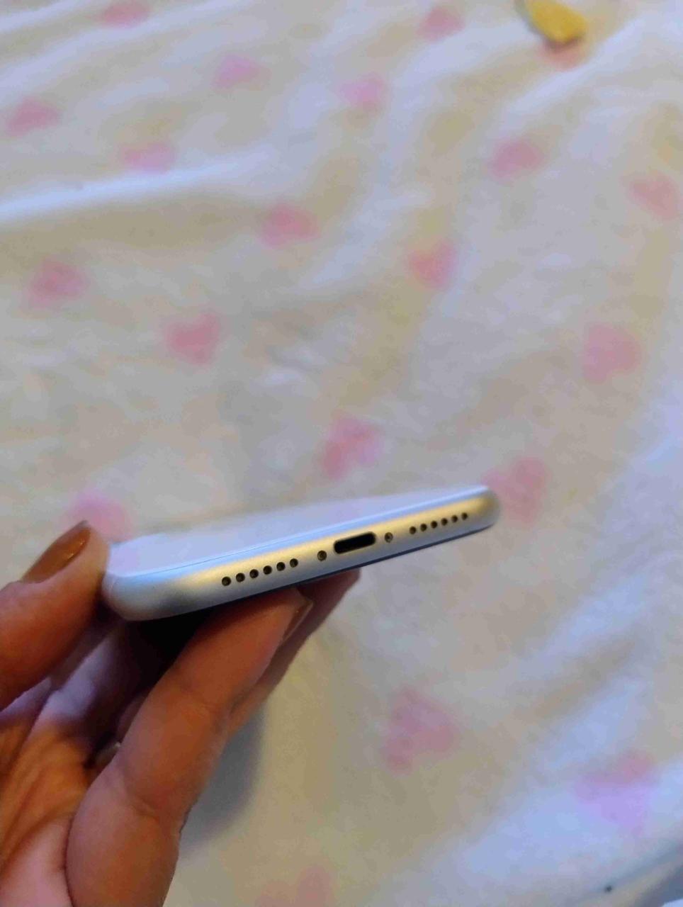 iPhone blanco en buen estado - miniatura 3