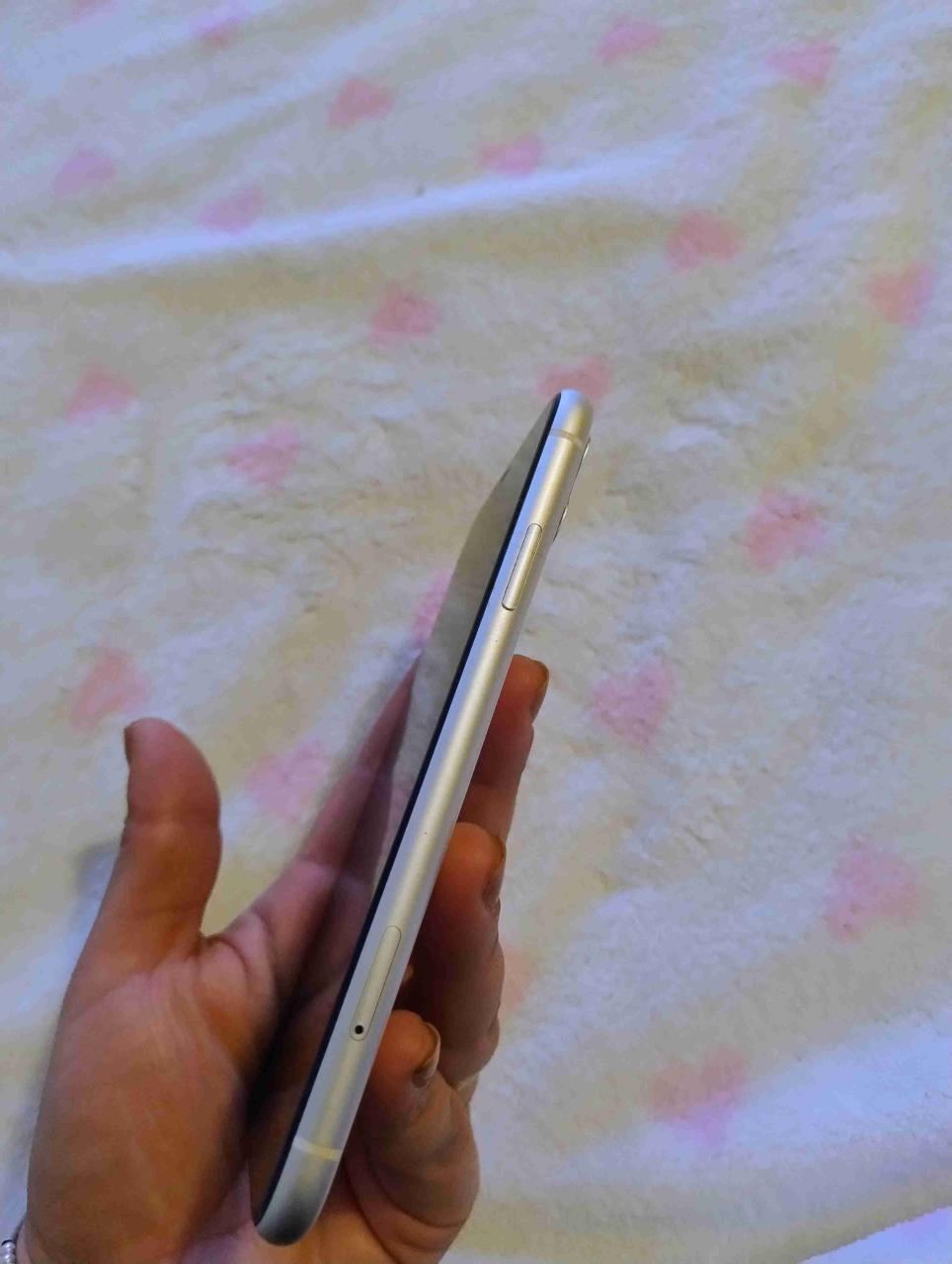 iPhone blanco en buen estado - miniatura 5