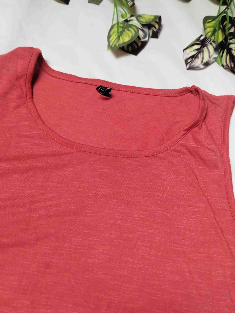 Polera sin mangas rosada - miniatura 2