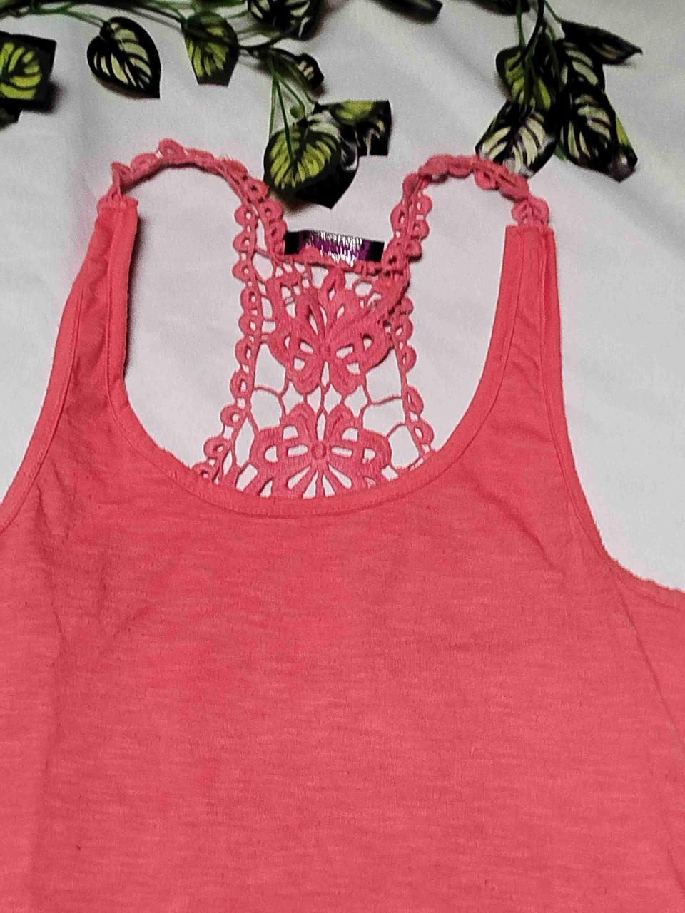 Polera rosada con encaje - miniatura 1
