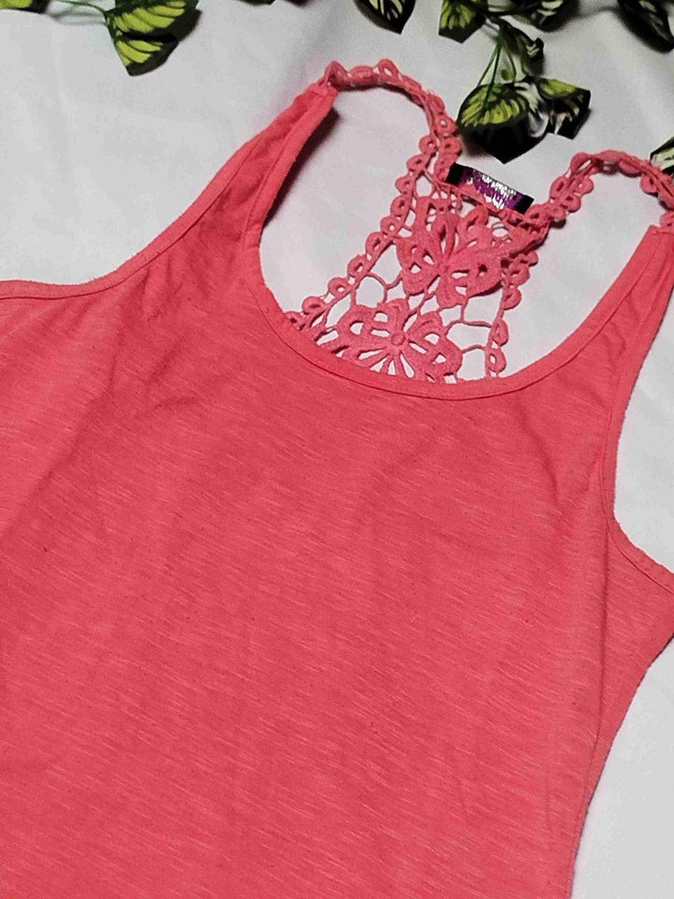Polera rosada con encaje - miniatura 2