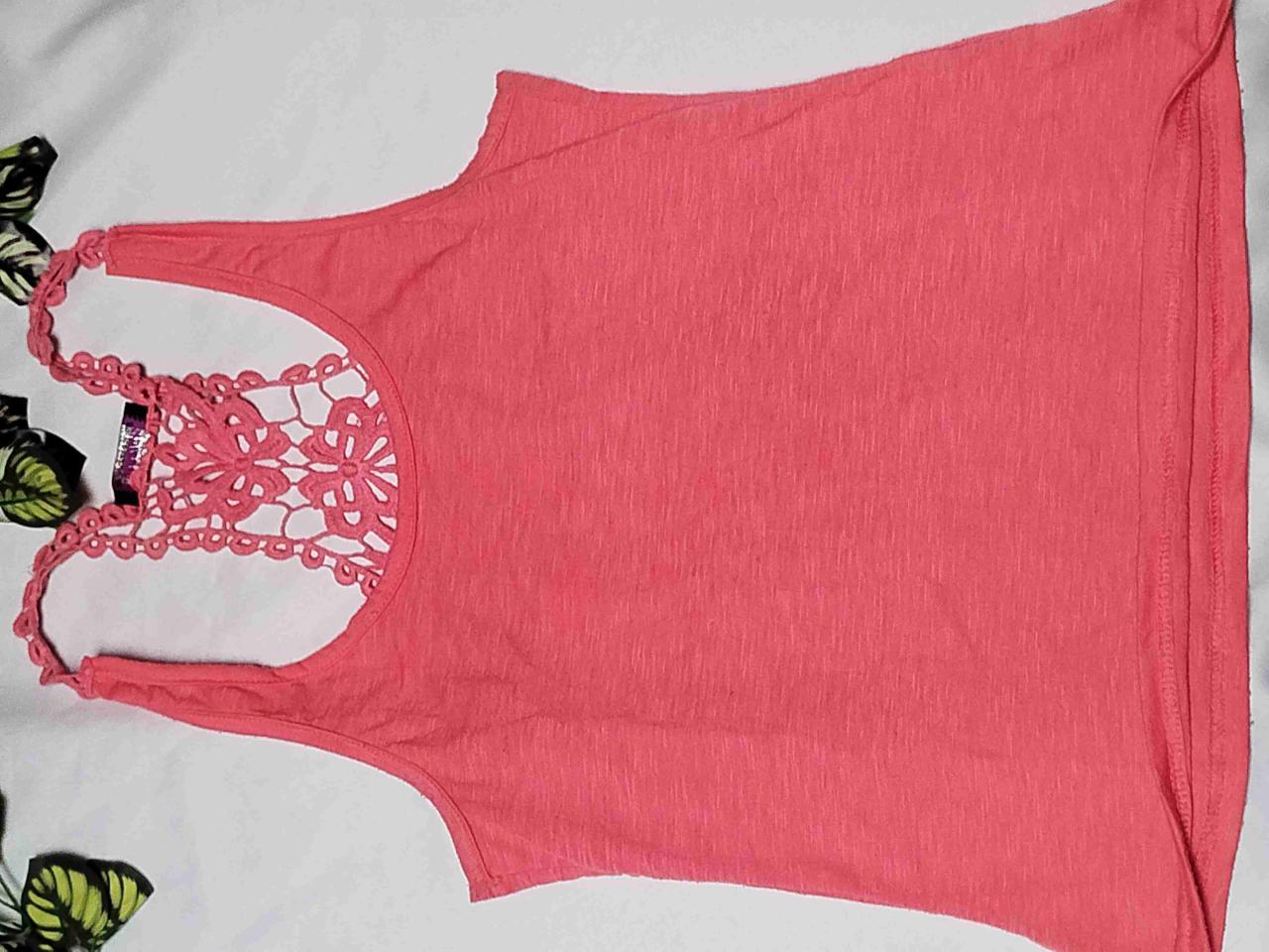 Polera rosada con encaje - miniatura 3