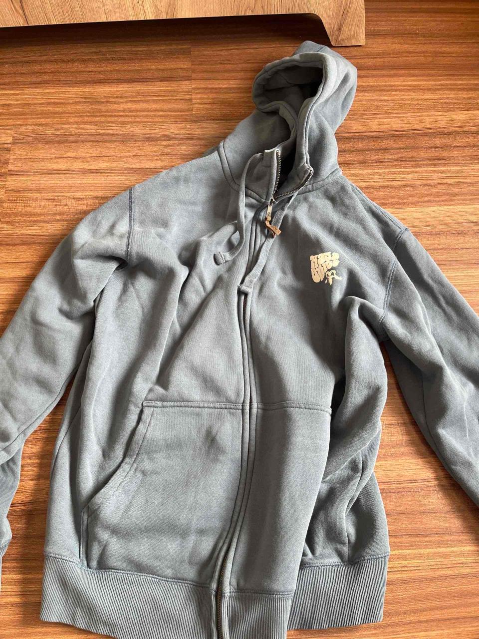 Polerón kaya unite semi nuevo con 1 uso talla s